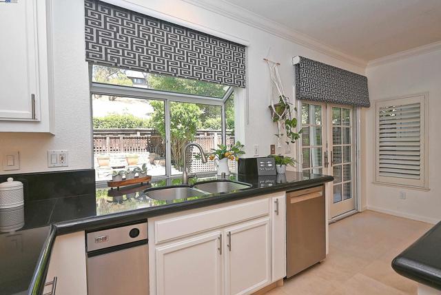 226 Promenade Ln, Danville CA: https://media.crmls.org/mediaz/3e1ac04b-853f-4520-b0dd-2c0ac867c324.jpg