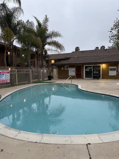 2041 E Grand Avenue, Escondido CA: https://media.crmls.org/mediaz/3e1af39b-4eab-4924-83ca-7eac31a1567e.jpg