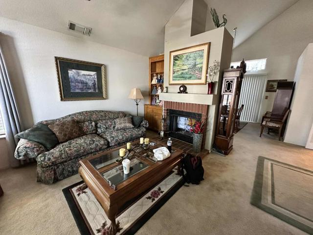 8959 Boreal Way, Elk Grove CA: https://media.crmls.org/mediaz/3e1c1ec9-c678-4887-b828-f4bc35591b01.jpg