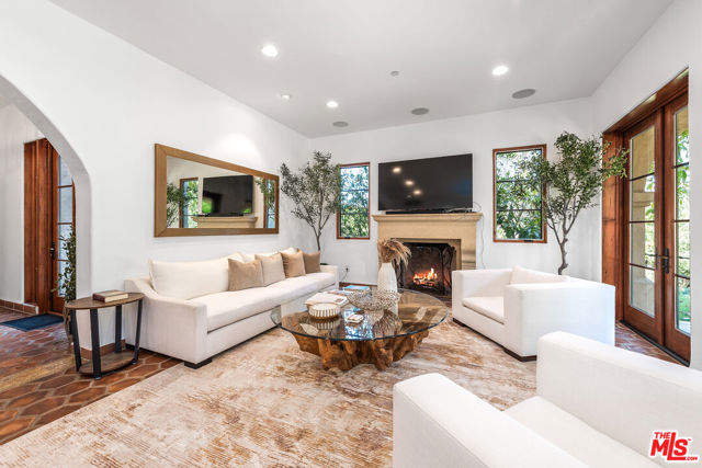 5850 Lapworth Drive, Agoura Hills CA: https://media.crmls.org/mediaz/3e1d52fa-a8e0-4c44-8436-14d8b318d468.jpg