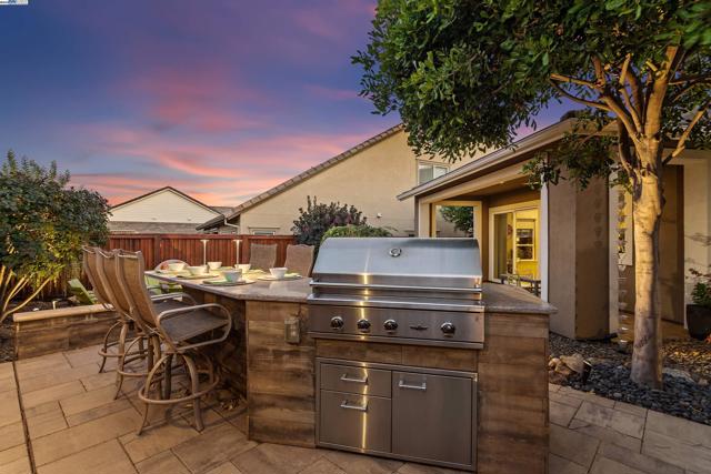 1835 Riesling Cir, Brentwood CA: https://media.crmls.org/mediaz/3e1d715f-7fed-4c95-83c9-96d82dbadcb0.jpg