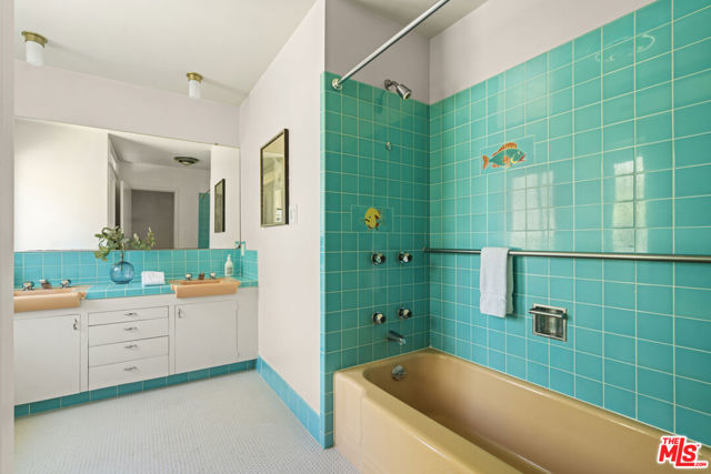 1234 Woodland Drive, Santa Paula CA: https://media.crmls.org/mediaz/3e1da127-5132-4a64-9a19-20bfde47ccc7.jpg