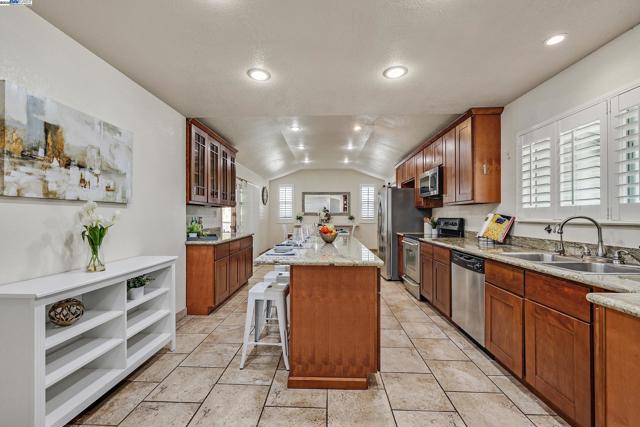 4955 Swindon Pl, Newark CA: https://media.crmls.org/mediaz/3e1e9ce4-c1d6-4899-9bae-632d1735465f.jpg