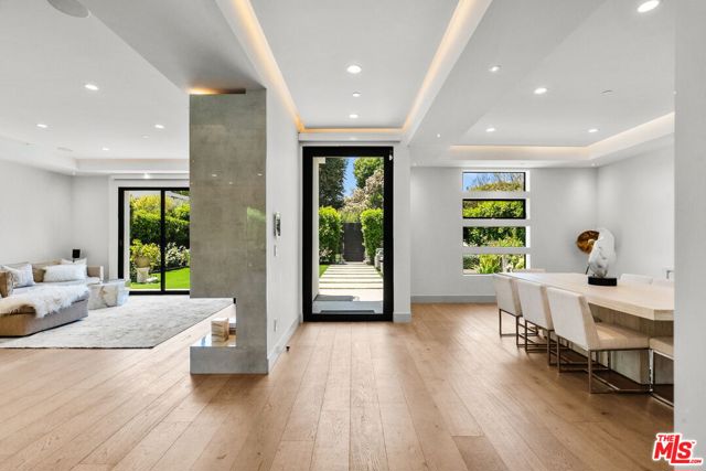 4338 Agnes Avenue, Studio City CA: https://media.crmls.org/mediaz/3e1f1f60-3467-432f-83de-4ff11f8d582b.jpg