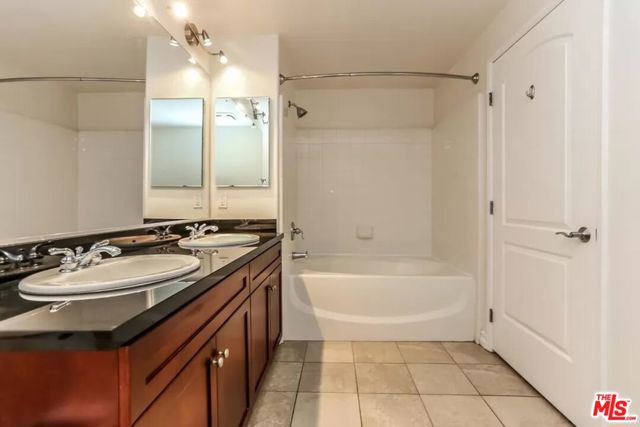 629 Traction Avenue, Los Angeles CA: https://media.crmls.org/mediaz/3e1f5d83-86bb-47f3-83b2-07b61088ee6e.jpg