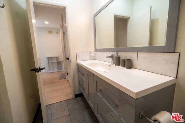 8110 Manitoba Street, Playa del Rey CA: https://media.crmls.org/mediaz/3e1f8852-4713-43ff-8288-f814ecfecc87.jpg
