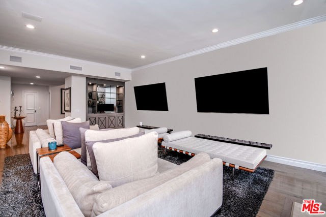 10112 EMPYREAN Way, Los Angeles CA: https://media.crmls.org/mediaz/3e1fa52d-0a79-41dc-8fff-c9336181056b.jpg