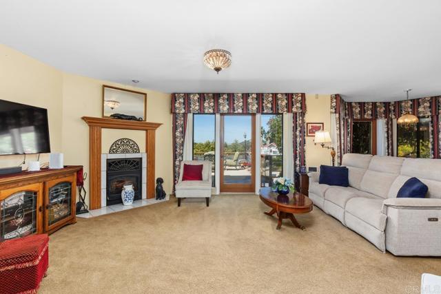 Detail Gallery Image 8 of 54 For 2394 Vista Grande, Vista,  CA 92084 - 3 Beds | 2/1 Baths