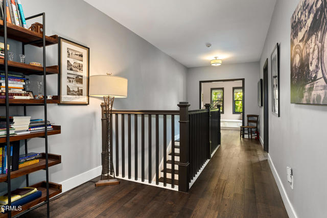 1052 New York Drive, Altadena CA: https://media.crmls.org/mediaz/3e1fd75c-4055-42f5-ac9a-8608fd104b6f.jpg