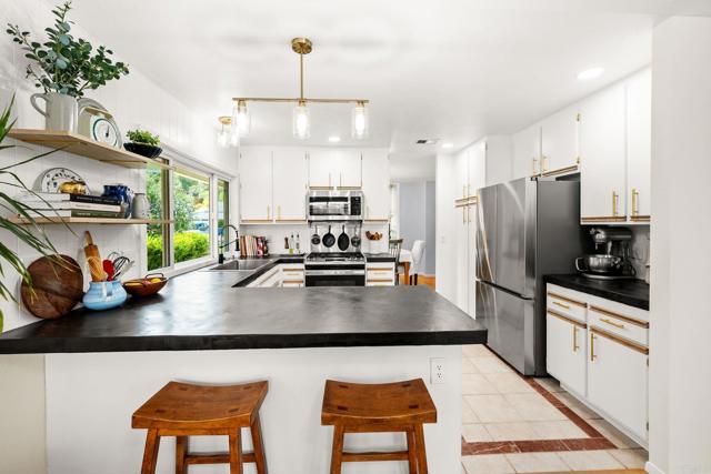 Detail Gallery Image 18 of 75 For 3432 Mount Ariane Dr, San Diego,  CA 92111 - 4 Beds | 2 Baths