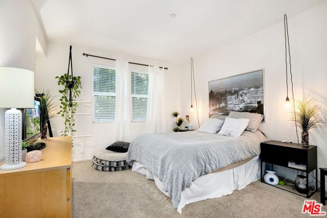7100 Playa Vista Drive, Playa Vista CA: https://media.crmls.org/mediaz/3e20367b-6983-4d80-8b40-255813472cb5.jpg