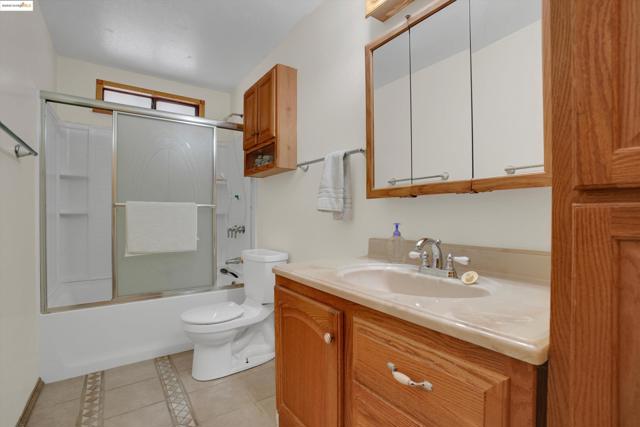 5260 Laguna Ct, Discovery Bay CA: https://media.crmls.org/mediaz/3e210b18-ed27-4e5d-8298-5f42e6eab99c.jpg