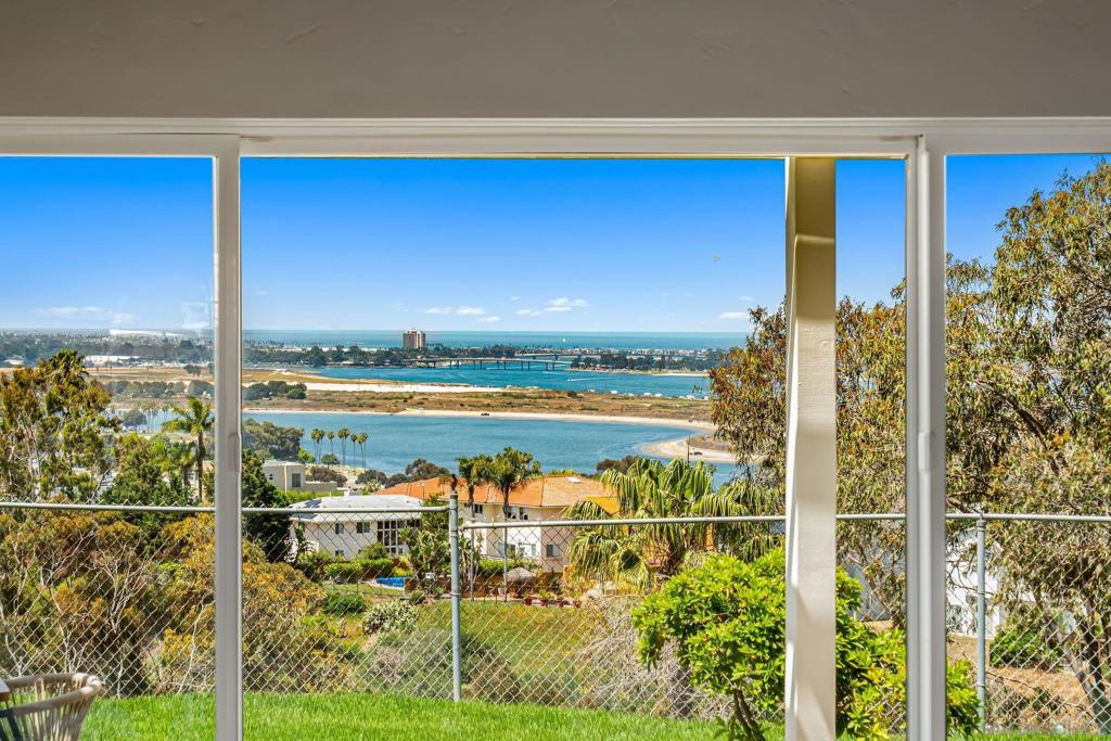 MLS #250031602SD img 6