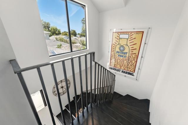 543 8th Avenue, Menlo Park CA: https://media.crmls.org/mediaz/3e2179de-a423-43d1-a6f2-5d5069c80a41.jpg