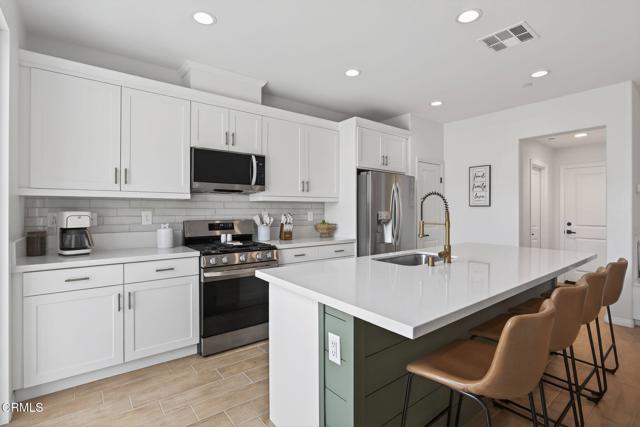 Detail Gallery Image 15 of 78 For 246 San Miguel Island Dr, Camarillo,  CA 93012 - 4 Beds | 2/1 Baths