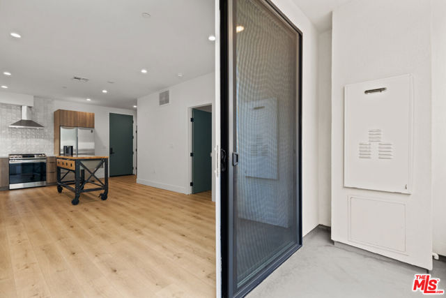5832 Virginia Avenue, Los Angeles CA: https://media.crmls.org/mediaz/3e2220d6-b6ac-4040-b68c-5c128cd5fd12.jpg