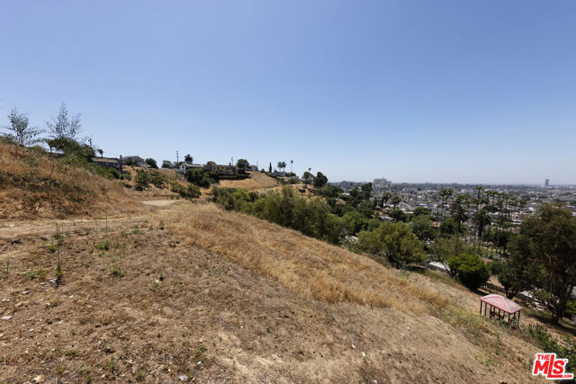 2741 Abrigo Avenue, Los Angeles CA: https://media.crmls.org/mediaz/3e22280f-aba6-424a-82ee-b334b7dec569.jpg