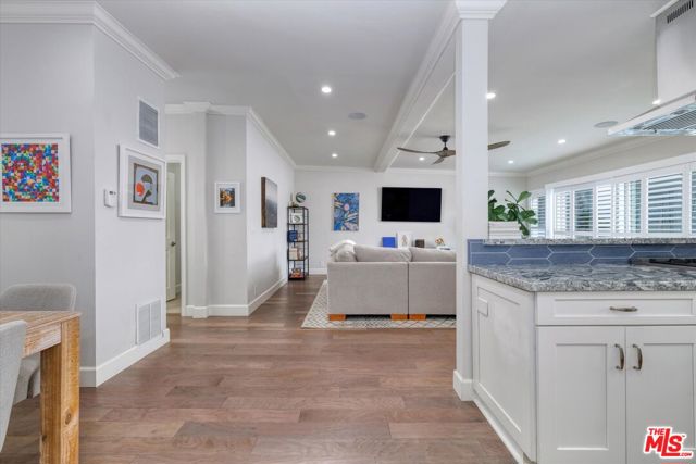 2021 California Avenue, 20 photo 2