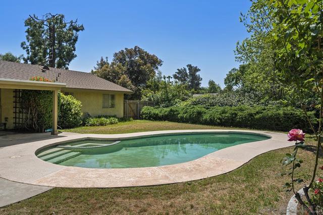 3718 Barbic Ct, Spring Valley CA: https://media.crmls.org/mediaz/3e23293f-7475-4f3d-ab96-0ea1eb43c910.jpg
