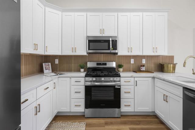 718 Lockwood Place, Oceanside CA: https://media.crmls.org/mediaz/3e23e521-3e23-499d-84bb-a45c9a12f771.jpg