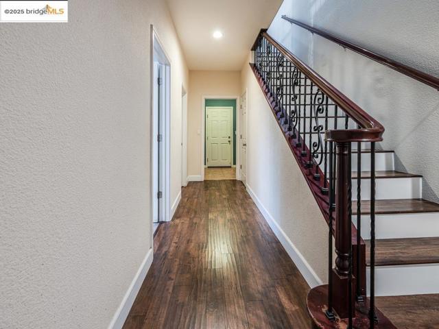 10 Da Vinci Ct, Oakley CA: https://media.crmls.org/mediaz/3e23ebc4-f47c-4bc9-8e59-a23bb97c1b2e.jpg