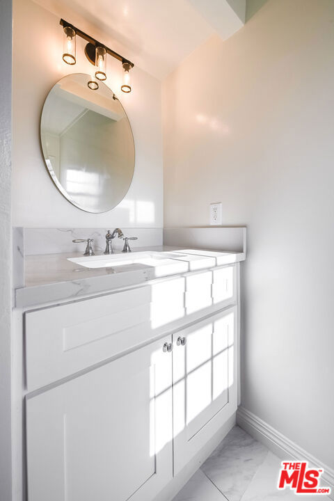 4118 Davana Road, Sherman Oaks CA: https://media.crmls.org/mediaz/3e2420c0-b216-4573-9333-b4d76b519485.jpg