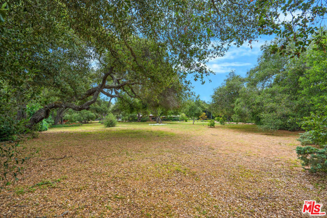 918 Palomar Road, Ojai CA: https://media.crmls.org/mediaz/3e2468c2-0e00-42ba-96a7-46a2e6a949d2.jpg