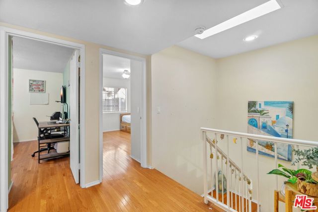 2231 Montrose Avenue, Montrose CA: https://media.crmls.org/mediaz/3e249bed-9e0d-4107-8a72-d8d46a7e58cf.jpg