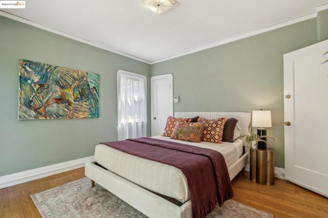 1675 Visalia Ave, Berkeley CA: https://media.crmls.org/mediaz/3e24c095-73f0-414e-93e2-6e4677a4cb0d.jpg