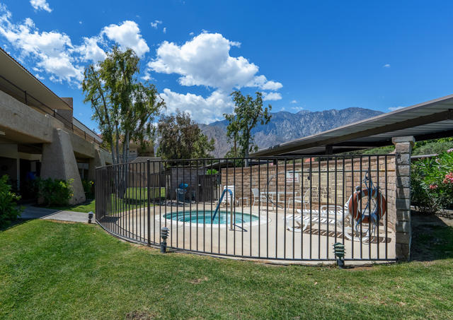 2820 N Arcadia Court, Palm Springs CA: https://media.crmls.org/mediaz/3e24d093-c5ff-4c82-ad62-4799a29e5df5.jpg