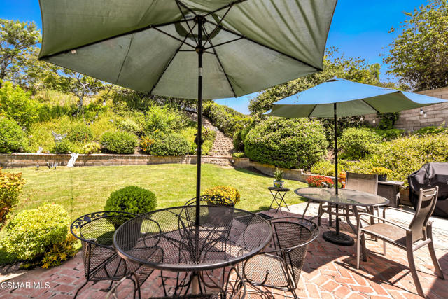 2063 Woodglen Street, Simi Valley CA: https://media.crmls.org/mediaz/3e24e025-d9ab-4e75-a439-b136b6d93739.jpg