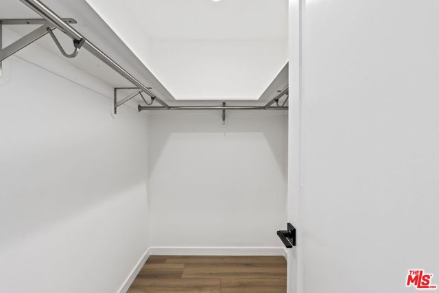 2700 S Palm Grove Avenue, Los Angeles CA: https://media.crmls.org/mediaz/3e24fa7e-ea94-4161-a97c-c2dfd970ee9f.jpg