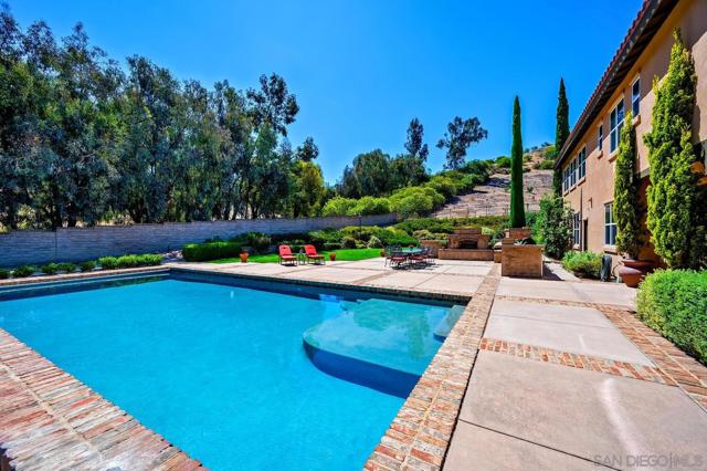 1272 Chateau Montelena, Bonsall CA: https://media.crmls.org/mediaz/3e250885-d13a-45ca-99ea-6f608cb4fbfd.jpg