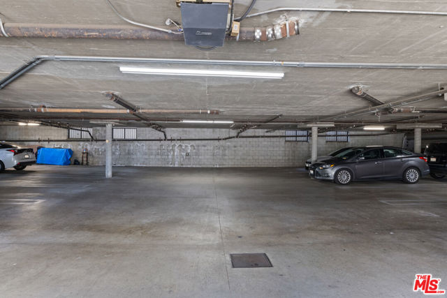 14256 Victory Boulevard, Van Nuys CA: https://media.crmls.org/mediaz/3e2509ef-ec7d-4766-8826-448f46c07626.jpg