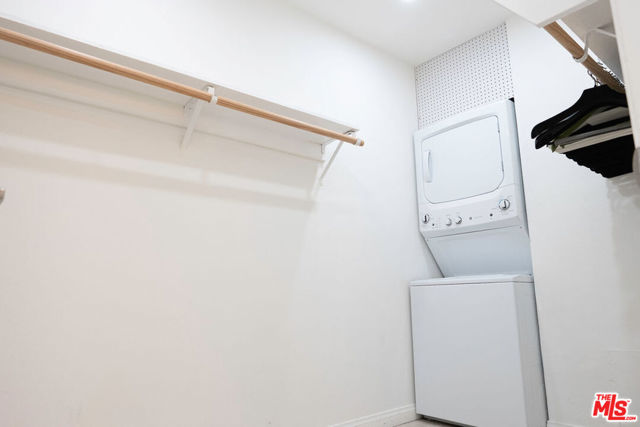943 12th Street, Santa Monica CA: https://media.crmls.org/mediaz/3e2514c7-cb70-4ae2-b5d0-10dea44c923c.jpg