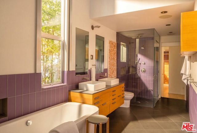 562 Stassi Lane, Santa Monica CA: https://media.crmls.org/mediaz/3e251cb3-2918-42d3-ab56-9d76769645ac.jpg