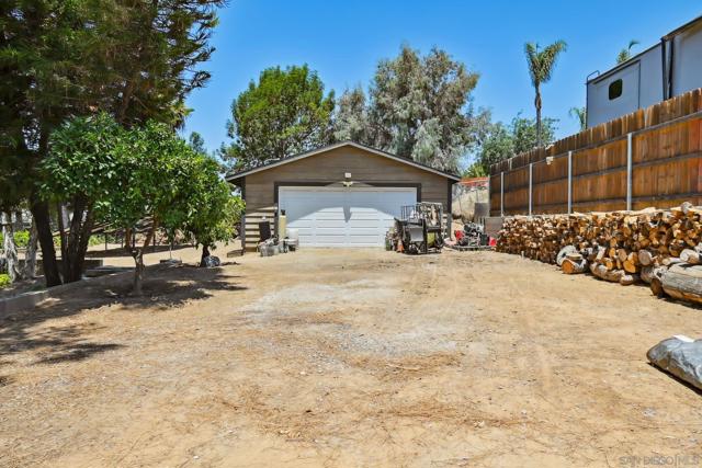 1830 Lisa Terrace, El Cajon CA: https://media.crmls.org/mediaz/3e263474-2eb5-4178-b5e2-52dd8b3ea8f1.jpg