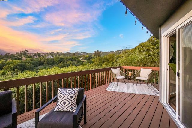 3218 Oakes Dr, Hayward CA: https://media.crmls.org/mediaz/3e272a4e-08b5-41e0-b734-d2d73c67890a.jpg