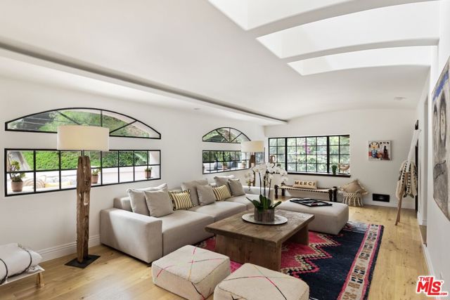 1508 N Beverly Glen Boulevard, Los Angeles CA: https://media.crmls.org/mediaz/3e2730ec-7997-4265-8fca-160535ca1191.jpg