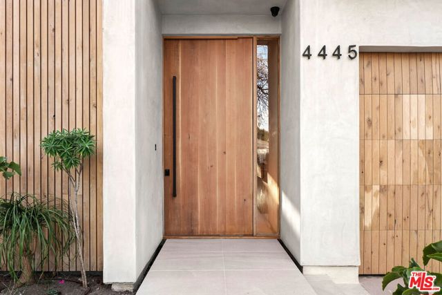 4445 Van Noord Avenue, Studio City CA: https://media.crmls.org/mediaz/3e2734d8-f3e1-42d8-9ec5-ae0f185207c7.jpg