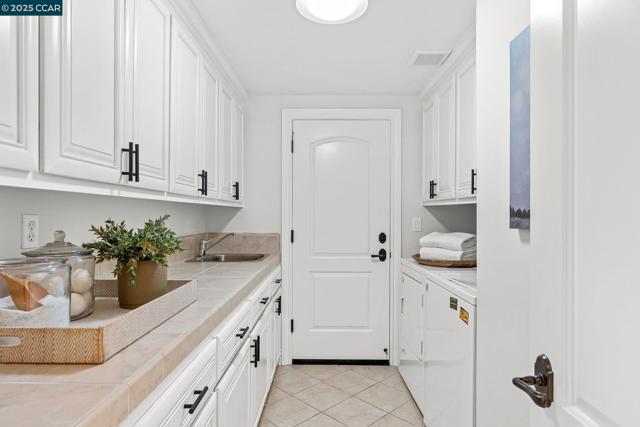 21 Monte Crest Ct., Walnut Creek CA: https://media.crmls.org/mediaz/3e27d4c8-b00a-4baa-878f-392d3d7c96b1.jpg