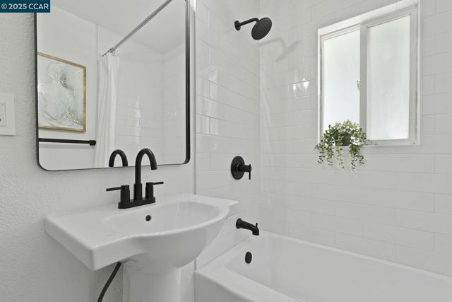 1021 Frienza Avenue, Sacramento CA: https://media.crmls.org/mediaz/3e2801f1-9937-454d-aae2-753f7b6d5b9e.jpg