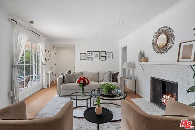 11319 Rose Avenue, Los Angeles CA: https://media.crmls.org/mediaz/3e280a0b-b0ff-42bc-9ac9-9682d00b749d.jpg
