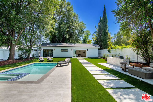 22616 Hatteras Street, Woodland Hills CA: https://media.crmls.org/mediaz/3e2837ae-3e23-4b95-97db-5fea395b361c.jpg