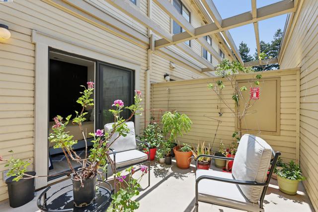 963 La Mesa Ter, Sunnyvale CA: https://media.crmls.org/mediaz/3e2874f8-e927-43ac-8af5-5a5aa7b9bb95.jpg
