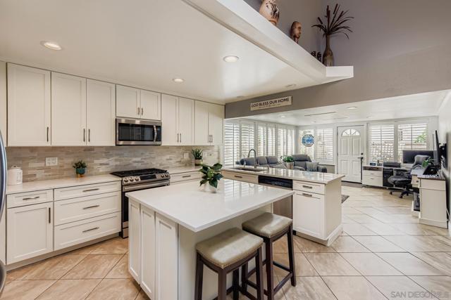 12450 Robison Blvd, Poway CA: https://media.crmls.org/mediaz/3e2889d7-040e-407a-bdfe-5872c397f4a4.jpg