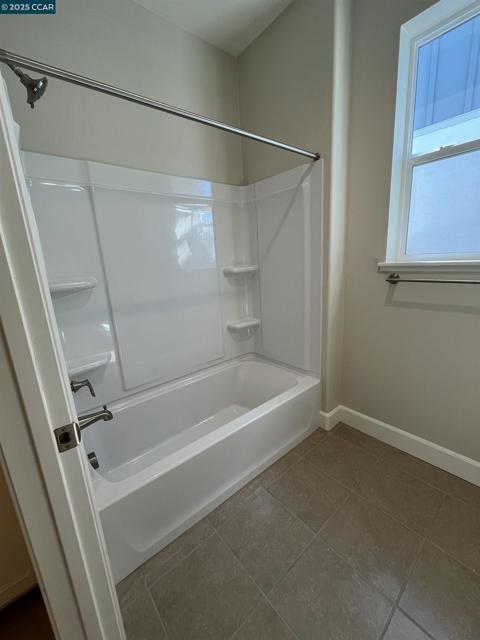 1614 Ashwood Drive, Pittsburg CA: https://media.crmls.org/mediaz/3e28b6a9-f17a-42ff-9a90-bcaac0804d70.jpg