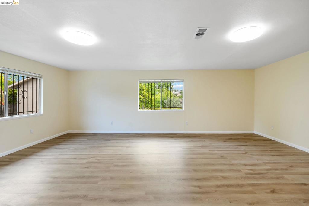 https://media.crmls.org/mediaz/3e28b8f7-15bc-4d84-845b-43b40e4f7179.jpg?preset=X-Large