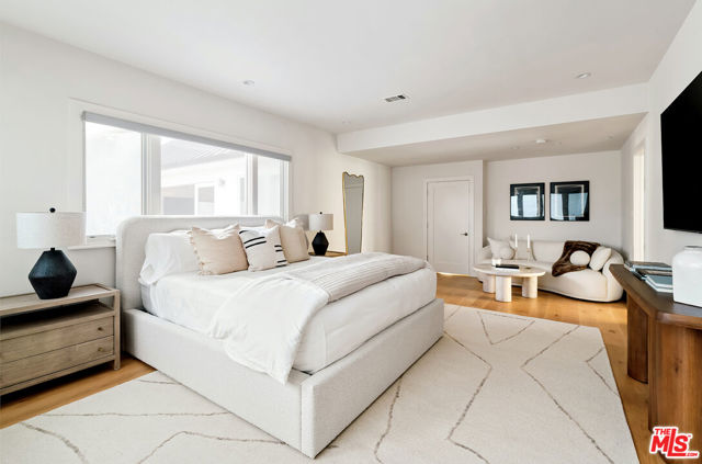 2612 Wallingford Drive, Beverly Hills CA: https://media.crmls.org/mediaz/3e28ddb9-2947-43a3-ae12-2e300141d9cc.jpg