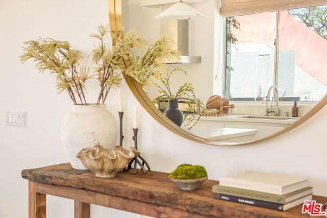 616 N Croft Avenue, West Hollywood CA: https://media.crmls.org/mediaz/3e2950f2-fb25-4cde-8945-8ecd6b419fcb.jpg